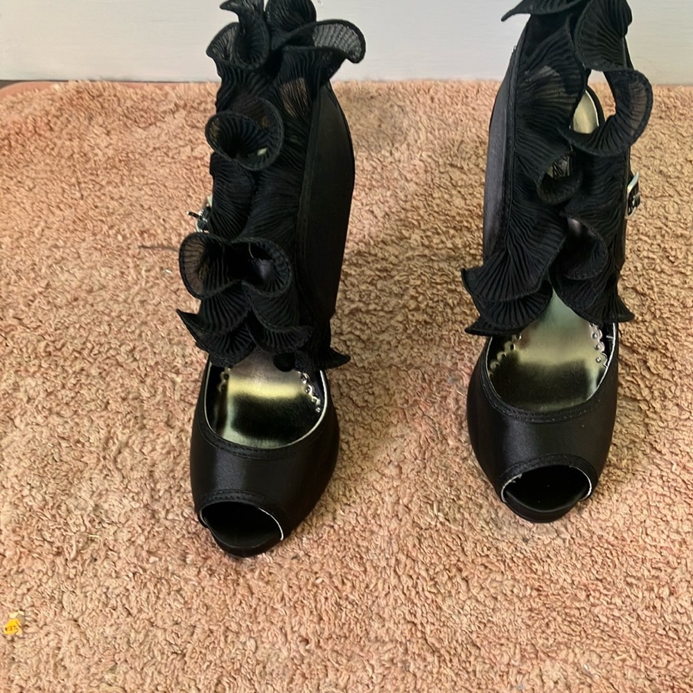 Wild Rose Elegant Black Ruffle Heels